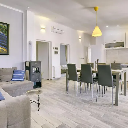 In Near The Sea With Terrace Vila *