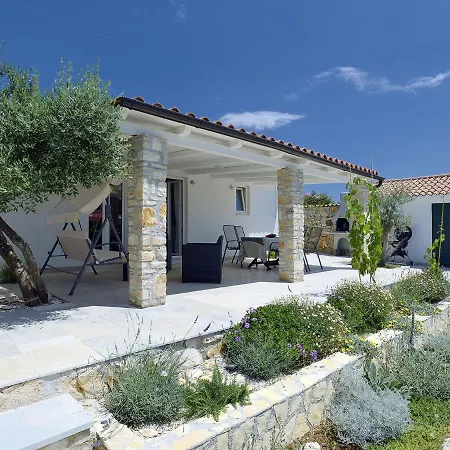 In Near The Sea With Terrace Vila