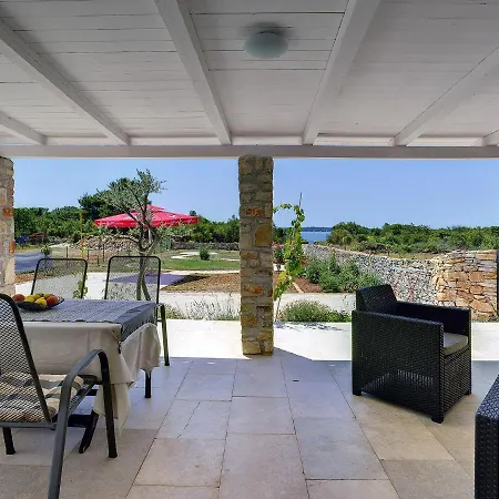 Vila In Near The Sea With Terrace Peroj
