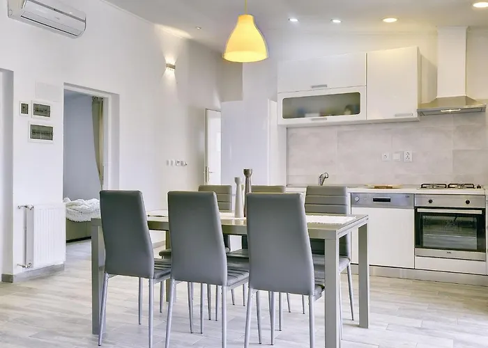 Vila In Near The Sea With Terrace