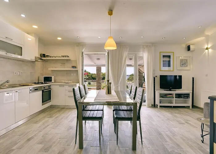 In Near The Sea With Terrace Vila Peroj