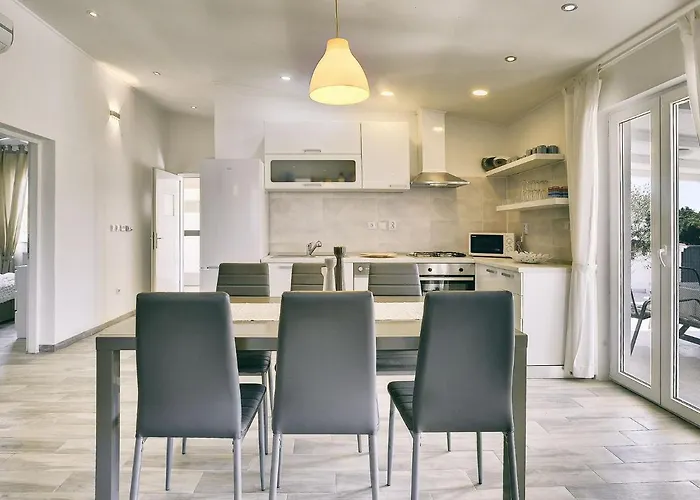 In Near The Sea With Terrace Vila *